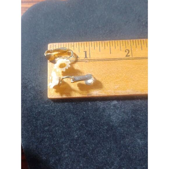 Vintage Ceramic Daisy Golden Clip On Earrings Yellow & White - Picture 8 of 8